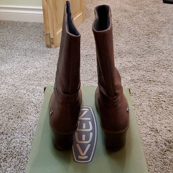 Boots - Picture 3 of 9